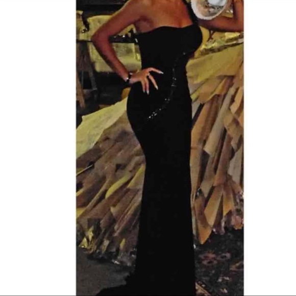 Black stretchy evening gown with beads and train - Picture 2 of 2